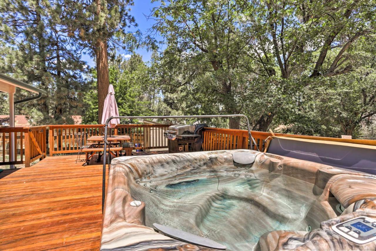 Big Bear Cabin With Deck And Hot Tub, Near Resorts!