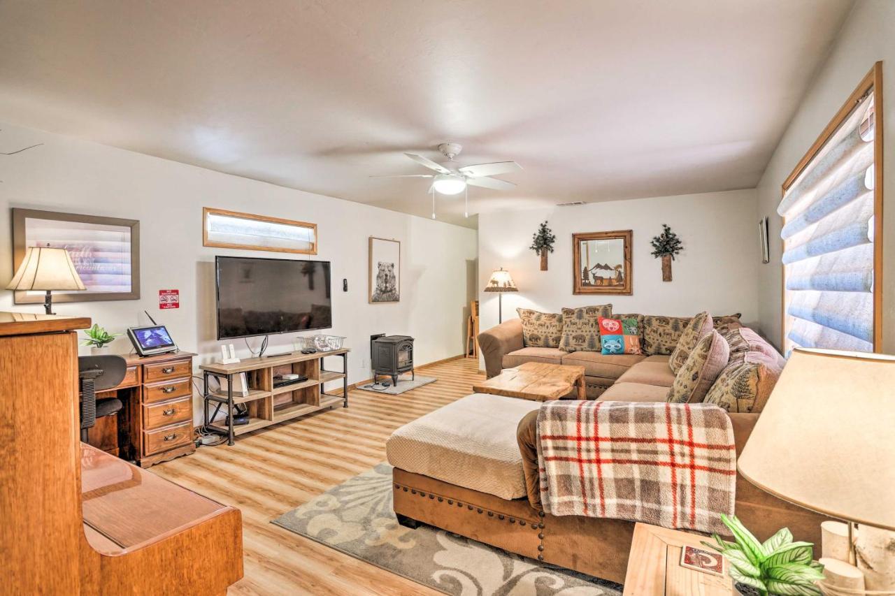 Big Bear Cabin With Deck And Hot Tub, Near Resorts! Hébergement de vacances