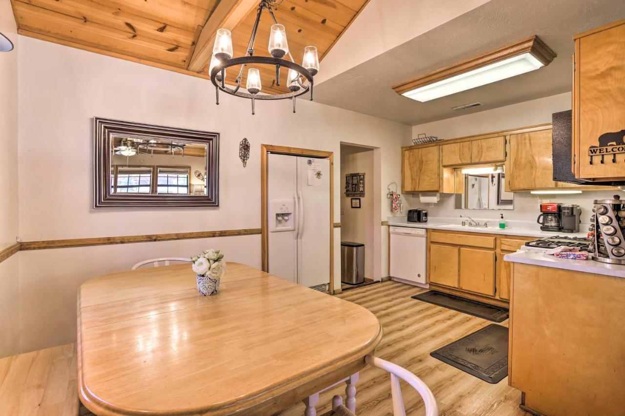 Big Bear Cabin With Deck And Hot Tub, Near Resorts!