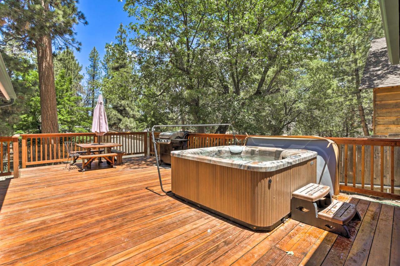 Big Bear Cabin With Deck And Hot Tub, Near Resorts! Hébergement de vacances *